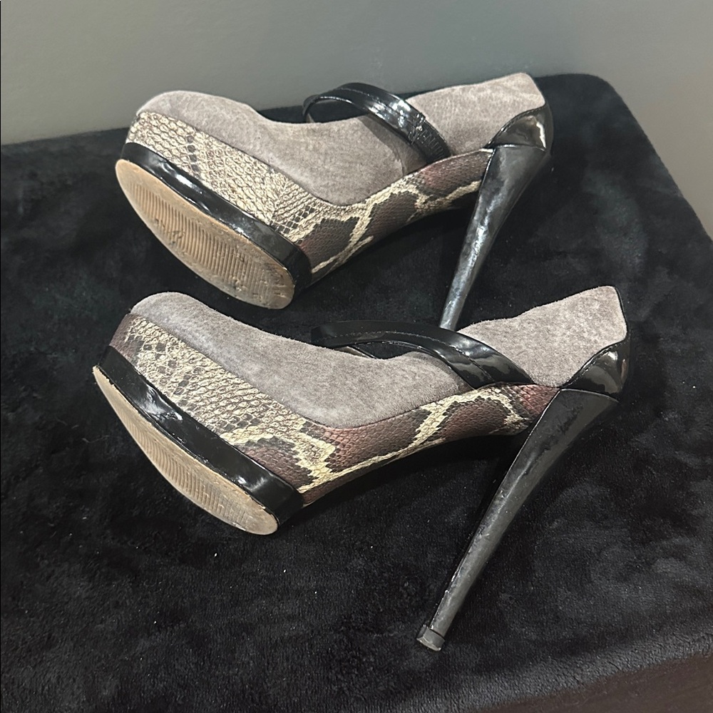 Jessica Simpson Gray and Black Platform Shoes  AS IS SOME WEAR AND TEAR